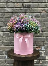 Цветочная композиция из Гипсофила и Розы в шляпной коробке в Покрово-Пригородном
