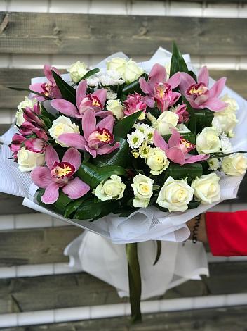 Букет цветов из: Розы и Хризантемы в Покрово-Пригородном