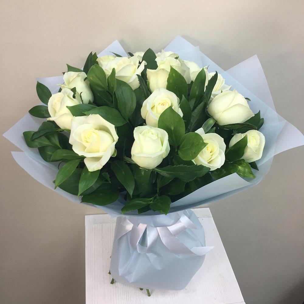Букет 15 Белых роз Проуд в Покрово-Пригородном