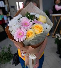 Букет цветов из:  Герберы, Розы и Хризантемы в Покрово-Пригородном