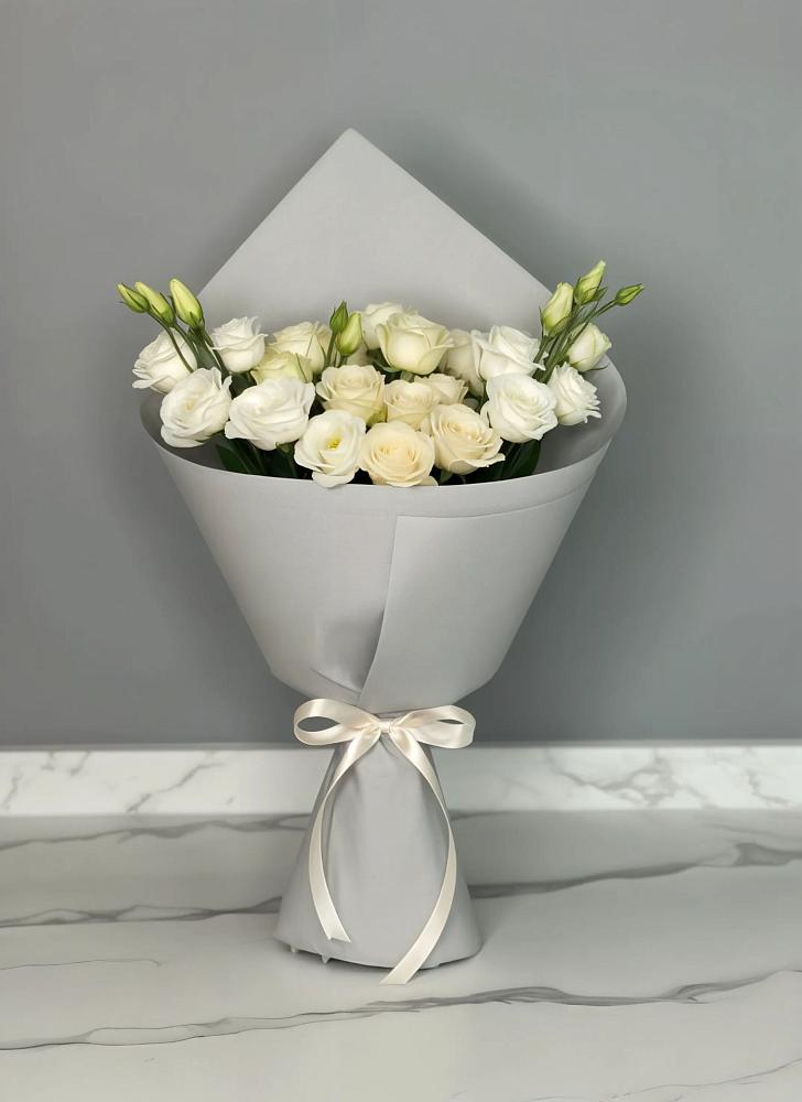 Букет цветов из: Розы и Лизиантусы в Покрово-Пригородном