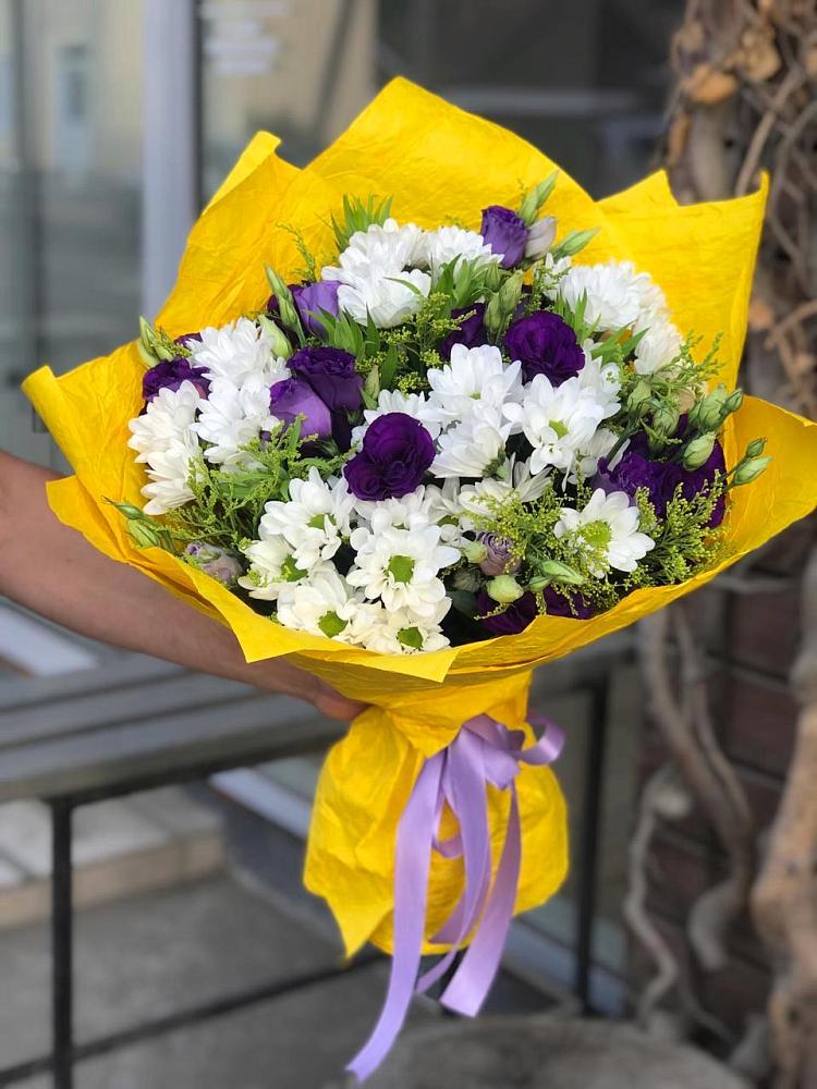 Букет цветов из: Ирисы, Хризантемы и Ромашки в Покрово-Пригородном