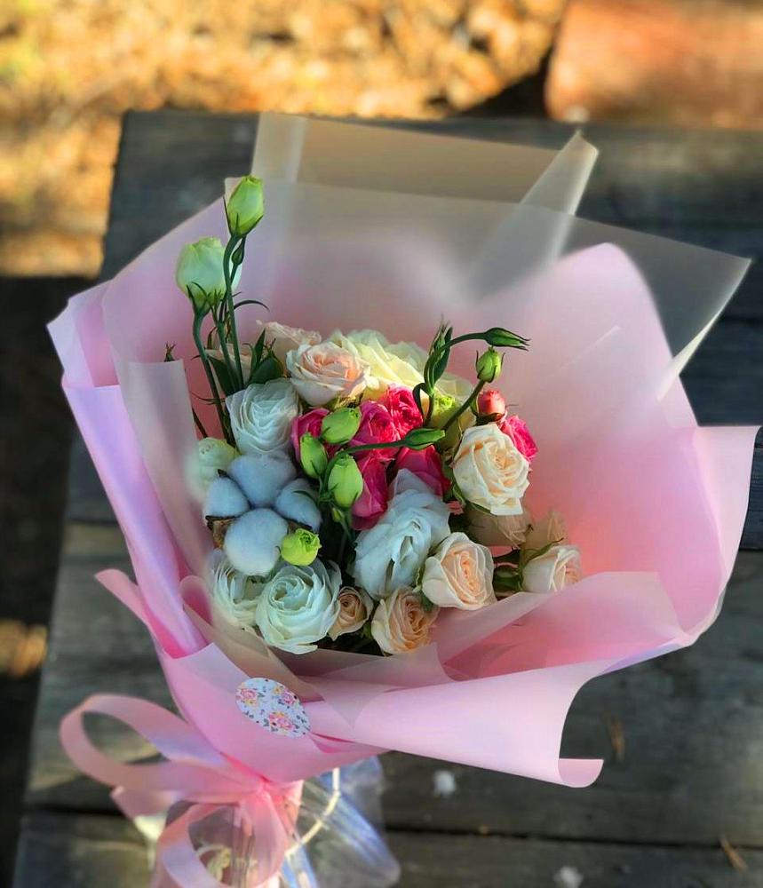 Букет цветов из: Розы и Лизиантусы в Покрово-Пригородном