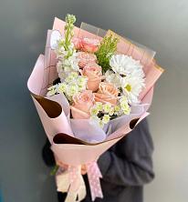 Букет цветов из:  Хризантемы и Розы в Покрово-Пригородном