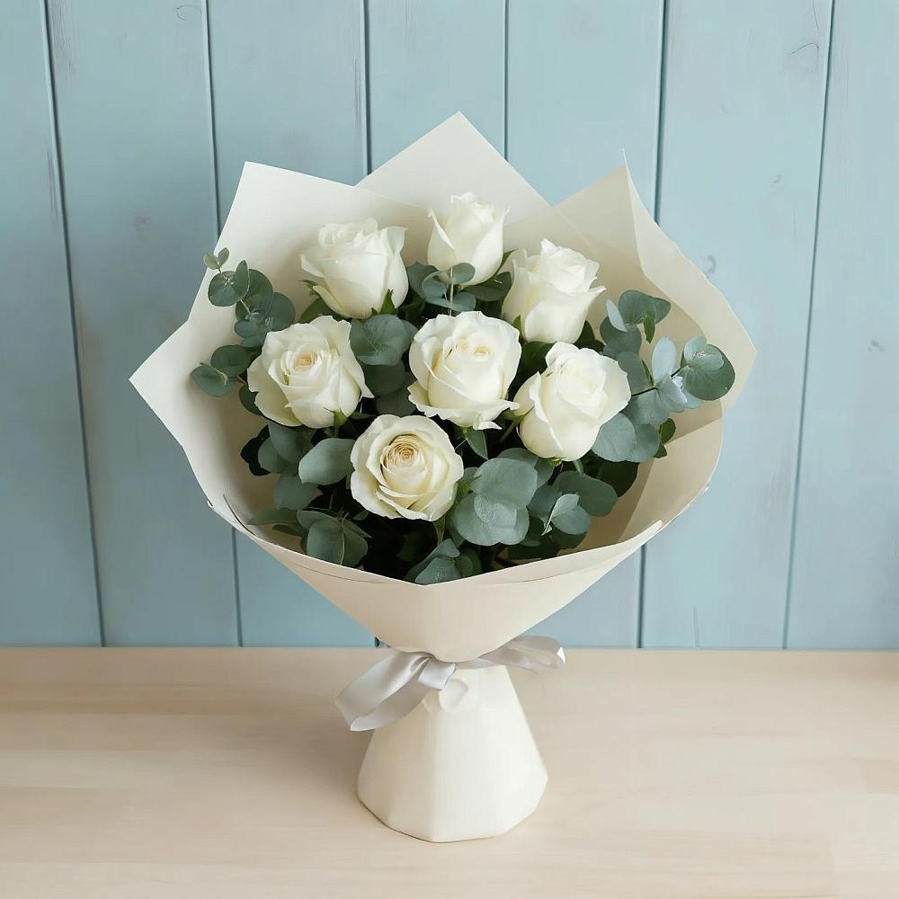 Букет Белые розы в Эвкалипте в Покрово-Пригородном