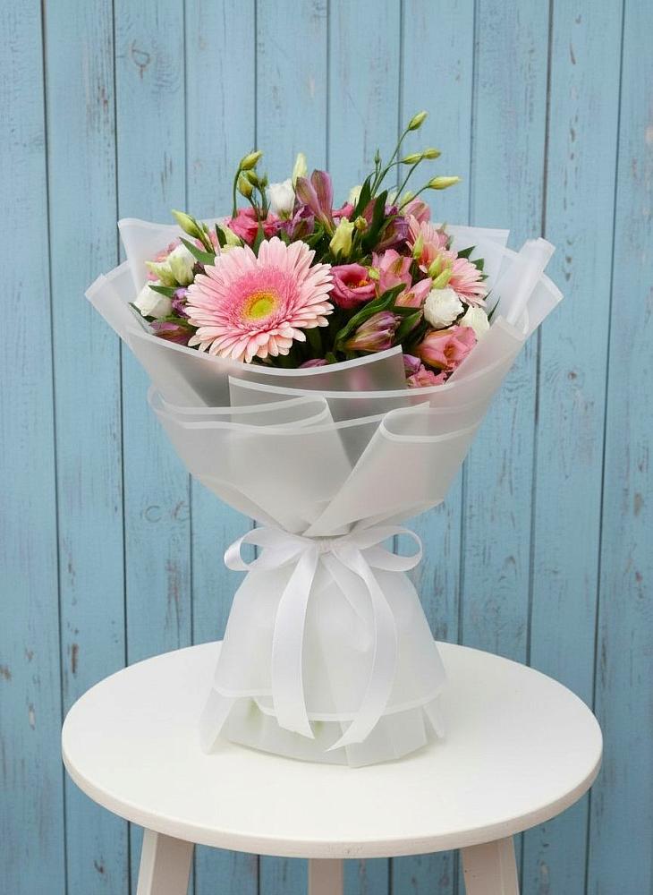 Букет цветов из: Герберы, Альстромерии и Лизиантусы в Покрово-Пригородном