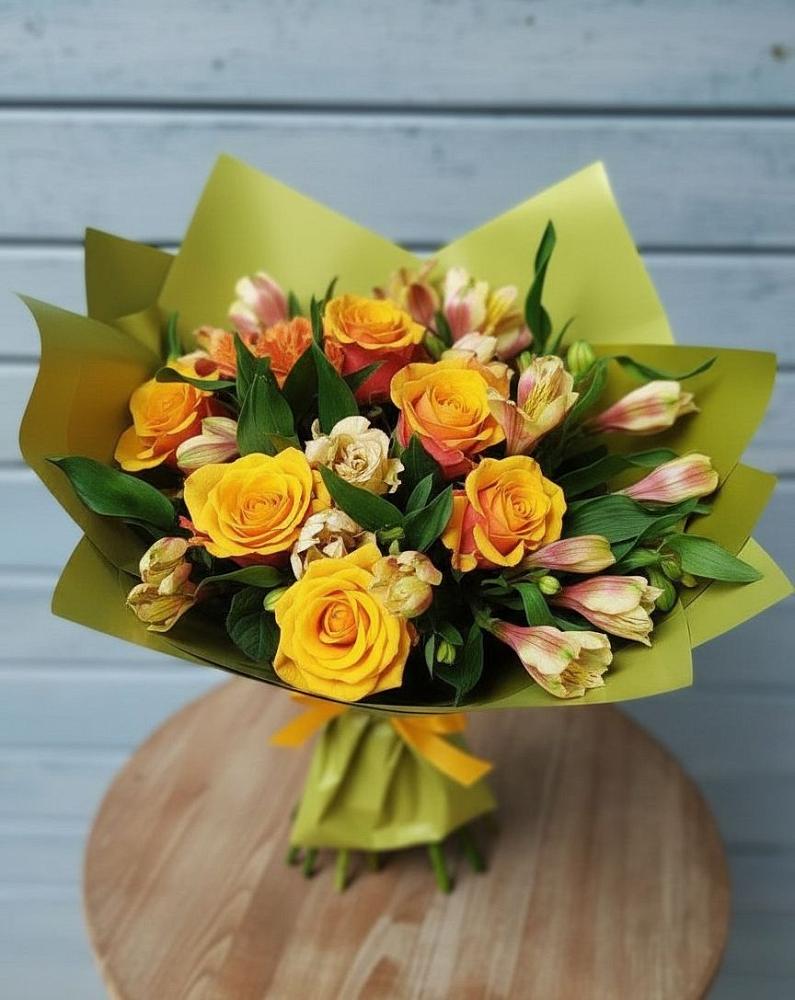 Букет цветов из: Альстромерии и Розы в Покрово-Пригородном