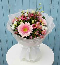 Букет цветов из:  Герберы, Альстромерии и Лизиантусы в Покрово-Пригородном