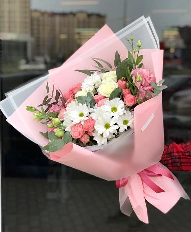 Букет цветов из: Розы, Лизиантусы и Хризантемы в Покрово-Пригородном