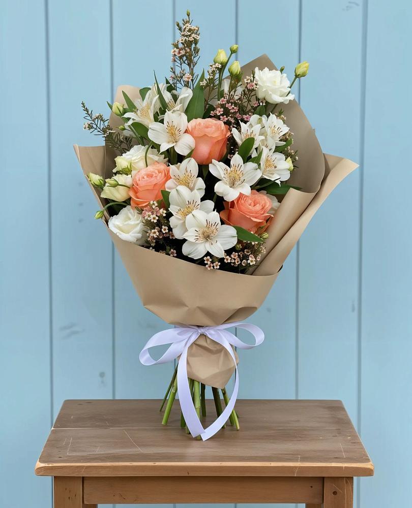 Букет цветов из: Альстромерии, Лизиантусы, Розы и Хризантемы в Покрово-Пригородном