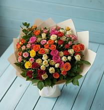 Букет Микс из разноцветных кустовых роз в Покрово-Пригородном