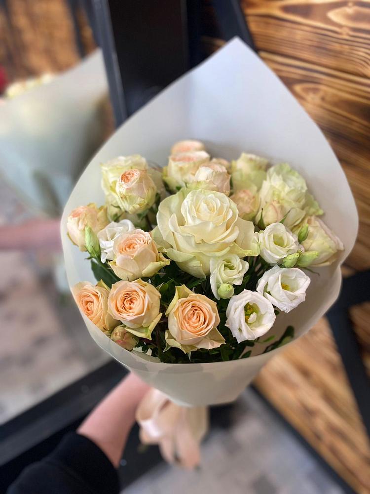 Букет цветов из: Розы и Лизиантусы в Покрово-Пригородном